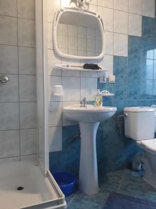 Проживание в семье Noclegi U Fela Устшики-Дольне Трехместный номер с собственной ванной комнатой вне номера-2
